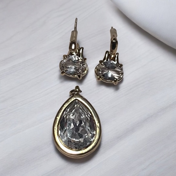 Swarovski Crystal Rhinestone Earrings and Pear CZ Shaped Pendant Gold Plated - Picture 9 of 11